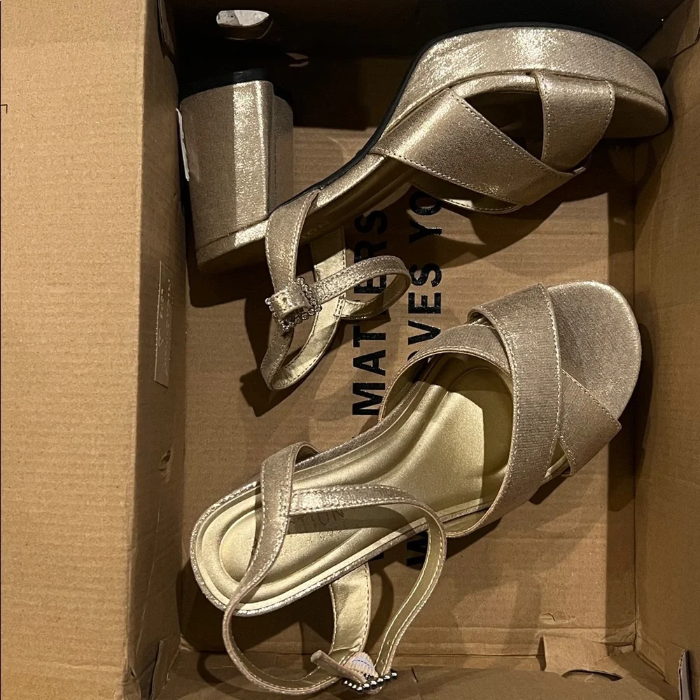 Reaction Kenneth Cole step out